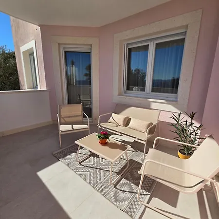 Apartment Marivi - Luxury Above The Znjan