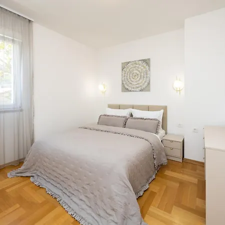 Marivi - Luxury Above The Znjan Apartment