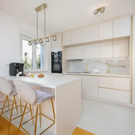 Apartment Marivi - Luxury Above The Znjan