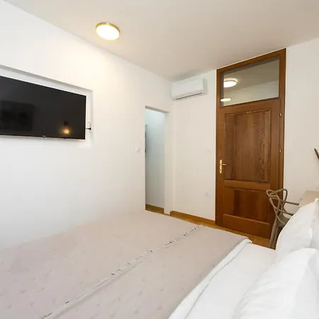 Apartment Marivi - Luxury Above The Znjan *