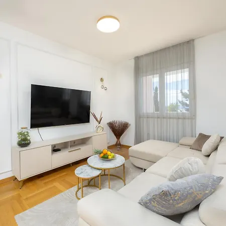Marivi - Luxury Above The Znjan Appartement Split