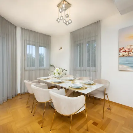Marivi - Luxury Above The Znjan *