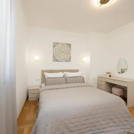 Marivi - Luxury Above The Znjan Apartment *