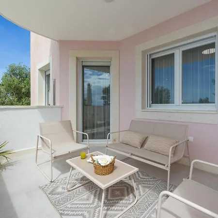 Marivi - Luxury Above The Znjan *