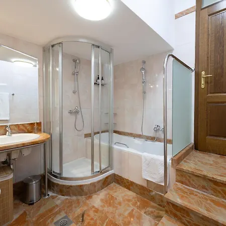 Marivi - Luxury Above The Znjan Appartement Split