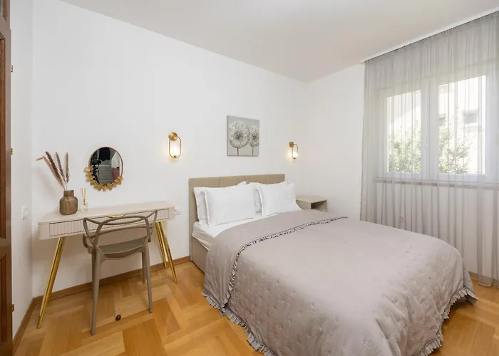 公寓 Marivi - Luxury Above The Znjan 斯普利特