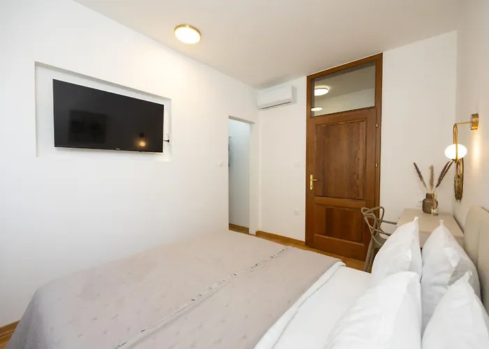 公寓 Marivi - Luxury Above The Znjan *