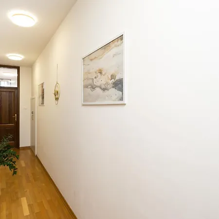 Marivi - Luxury Above The Znjan Lägenhet